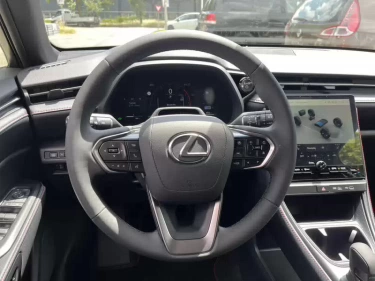 Foto van Lexus LBX