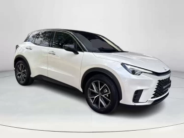 Foto van Lexus LBX