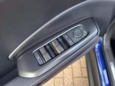 Foto van Lexus LBX
