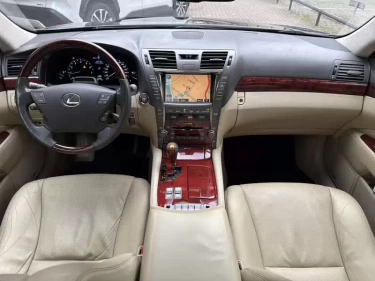 Foto van Lexus LS