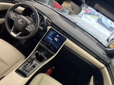 Foto van Lexus LBX
