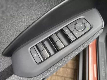 Foto van Lexus LBX