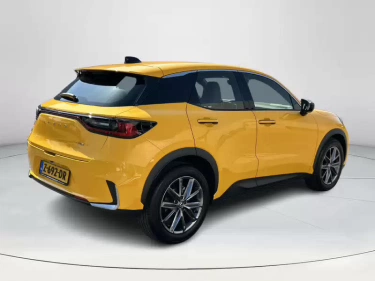 Foto van Lexus LBX