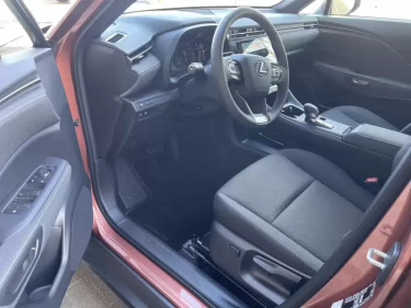 Foto van Lexus LBX