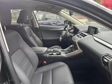 Foto van Lexus NX