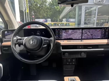 Foto van Honda E