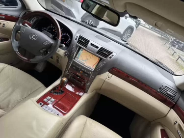 Foto van Lexus LS