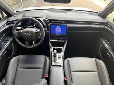 Foto van Lexus LBX