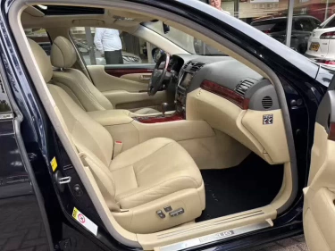 Foto van Lexus LS