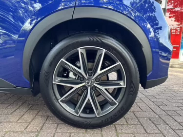 Foto van Lexus LBX