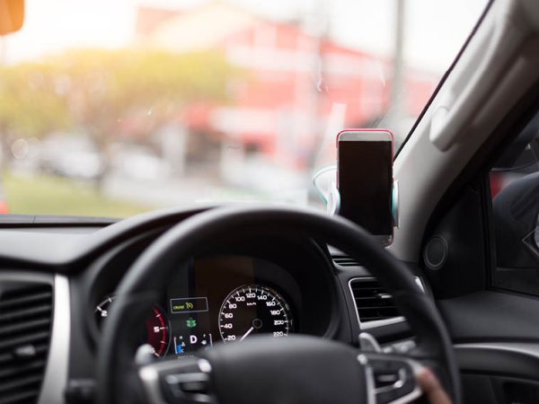 Veilig rijden doe je zo – omgaan met je smartphone, audio en navigatie