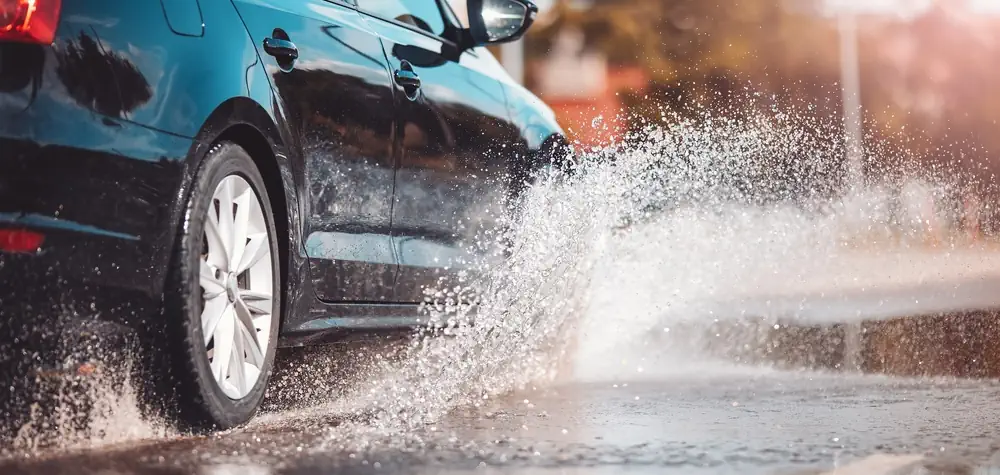Aquaplaning: Wat het is & Wat te doen