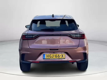 Foto van Lexus LBX
