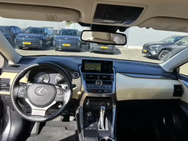 Foto van Lexus NX