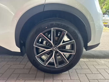 Foto van Lexus LBX