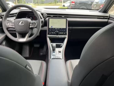 Foto van Lexus LBX