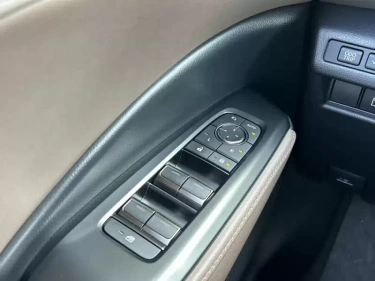 Foto van Lexus LBX